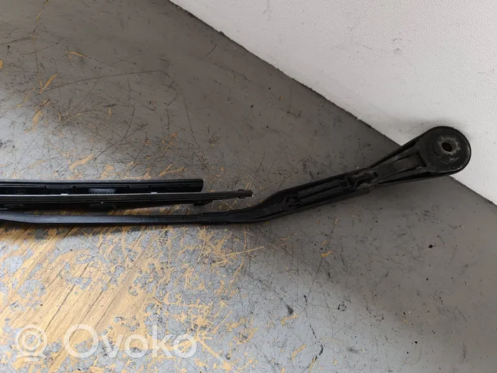 BMW 7 E38 Front wiper blade arm 8215609