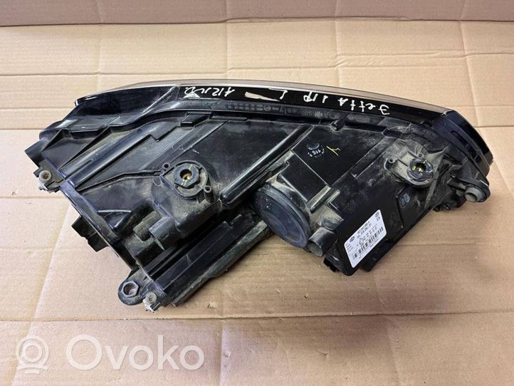 Volkswagen Jetta VI Lampa przednia 5C7941005A