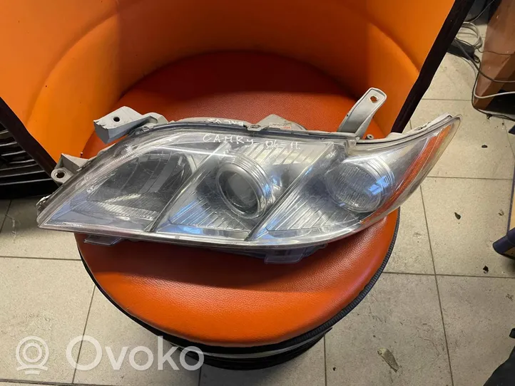 Toyota Camry Lampa przednia 