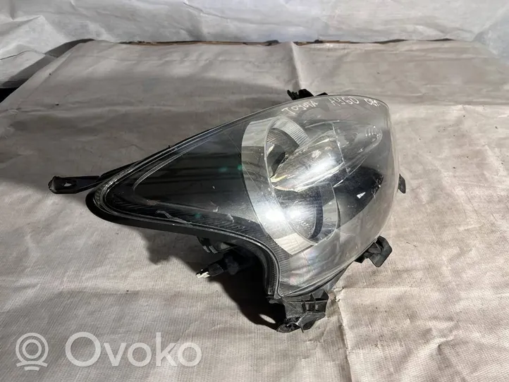 Toyota Aygo AB10 Lampa przednia 811100H010