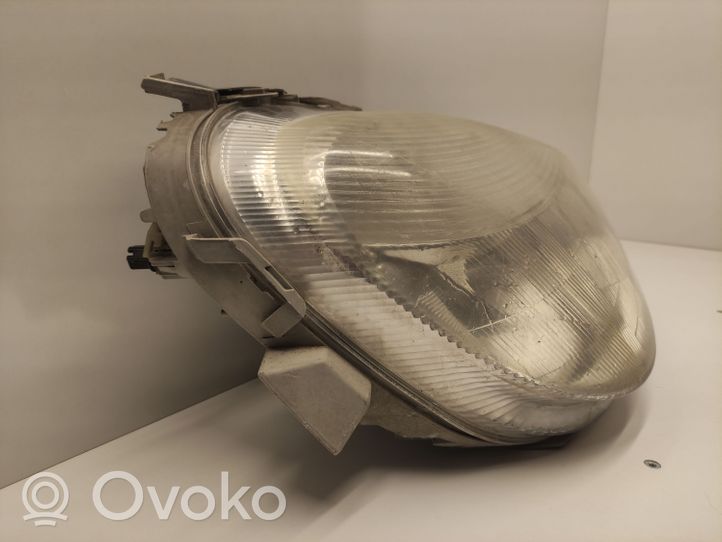 Mercedes-Benz Vaneo W414 Lampa przednia A4148200161