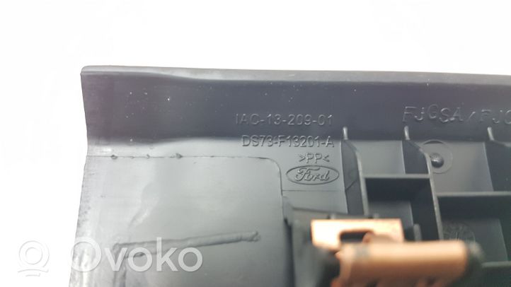 Ford Fusion II Priekinio slenksčio apdaila (išorinė) DS73F13201A