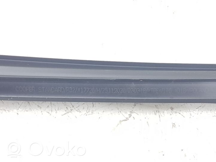 Nissan Qashqai Moulures des vitres de la porte arrière 823314EA3A