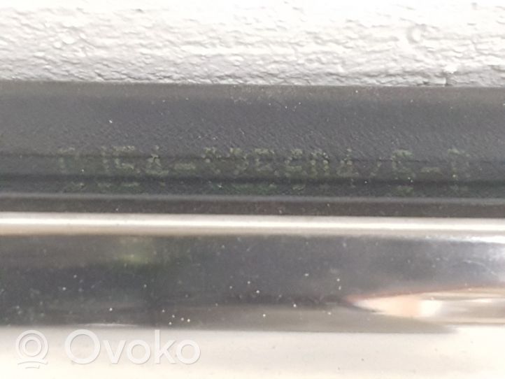 Ford Escape III Listwa / Uszczelka szyby drzwi przednich CJ54S20562