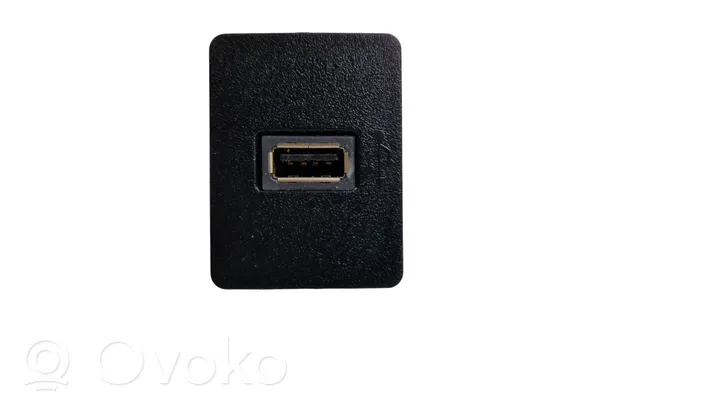 Ford Escape IV Connettore plug in USB LJ6T14D202