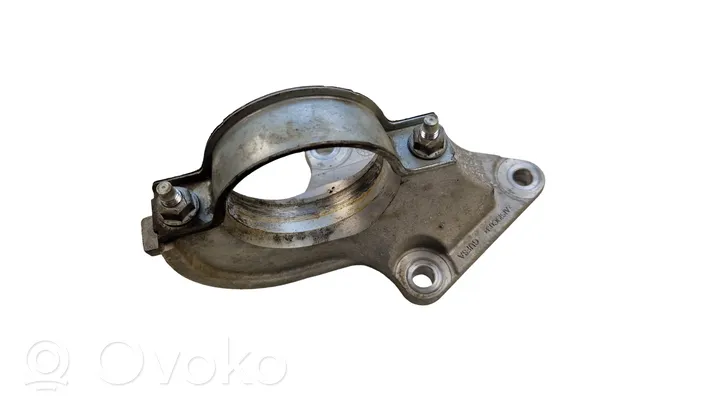 Ford Fusion II Staffa del cuscinetto di supporto dell’albero di trasmissione DG983K305