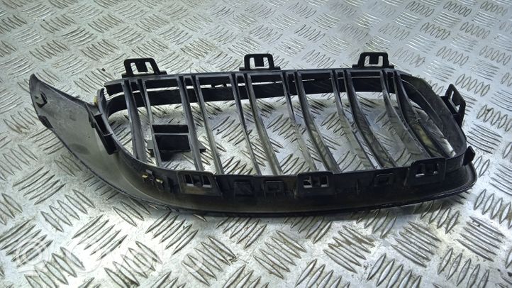 BMW M4 F82 F83 Grille calandre supérieure de pare-chocs avant 8068581