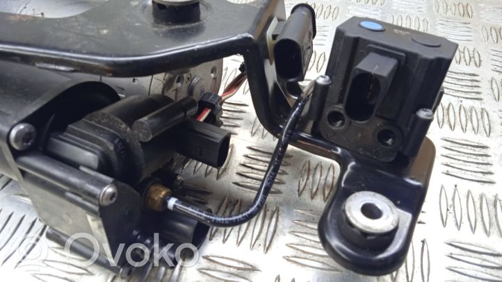 BMW X6 F16 Compresseur / pompe à suspension pneumatique 26071611