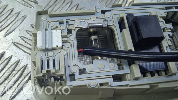 Mitsubishi Outlander Światło fotela przedniego 8401A009