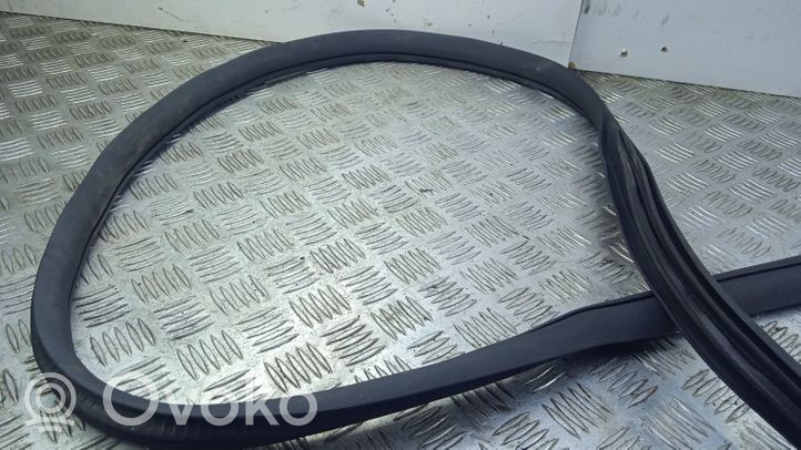 Mercedes-Benz C AMG W205 Takaoven kumitiiviste (kiinni korissa) A2056970251