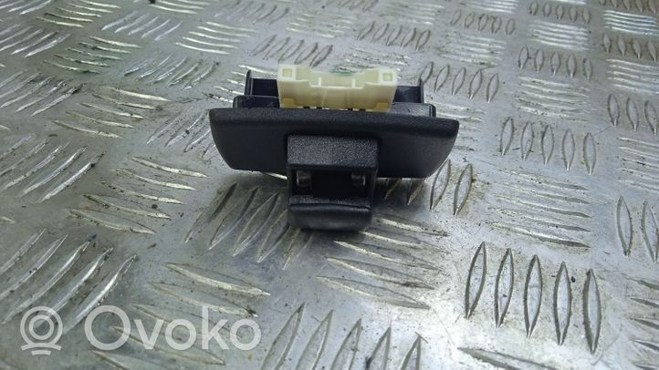 Mercedes-Benz E W213 Clip/gancio/supporto per aletta parasole A0998210011