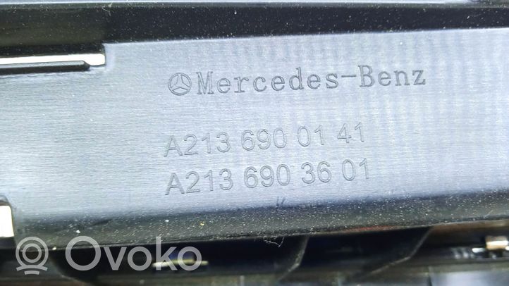 Mercedes-Benz E W213 Protection de seuil de coffre A2136900141