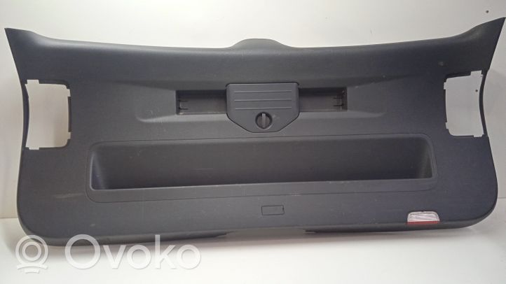 Volkswagen Touareg II Rivestimento portellone 7P6867601A