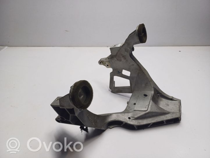 BMW 5 F10 F11 Staffa di montaggio della cremagliera dello sterzo 6140831