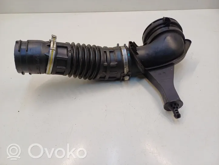 Maserati Levante Turboahtimen ilmanoton letku 670105377