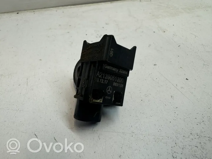 Mercedes-Benz C W205 Airbagsensor Crashsensor Drucksensor A2139051300