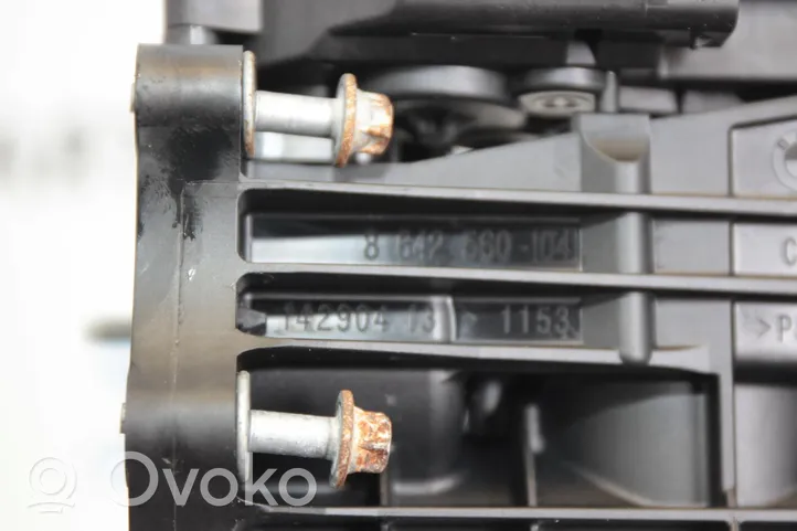 BMW 5 G30 G31 Alloggiamento termostato 8642560