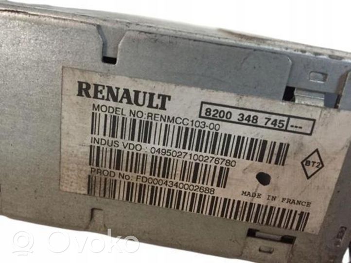 Renault Trafic I Unidad delantera de radio/CD/DVD/GPS 8200348745