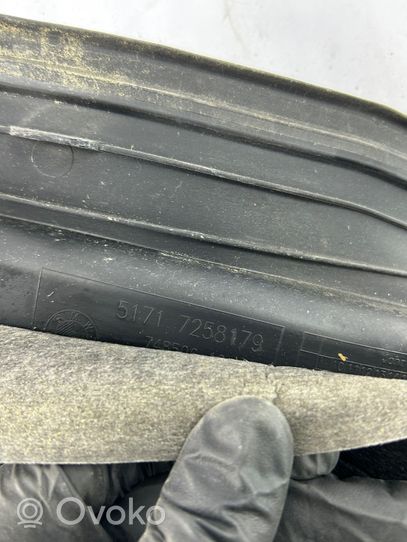 BMW 3 F30 F35 F31 Cita veida dzinēja nodalījuma detaļa 7258179