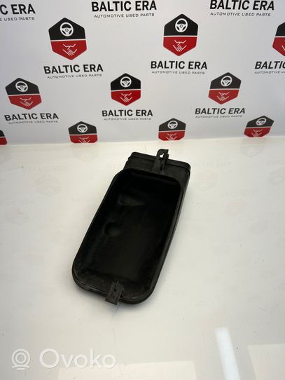 BMW 3 E90 E91 Oro paėmimo kanalo detalė (-ės) 7797956