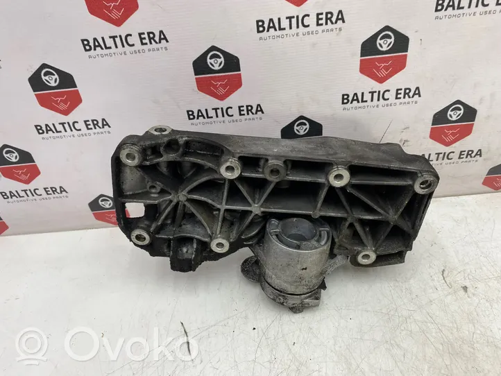 BMW 5 F10 F11 Generatoriaus kronšteinas 8506863