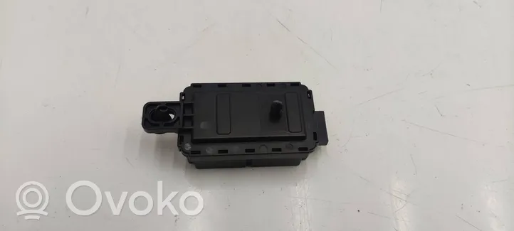 BMW M5 F90 Antenna control unit 9864933