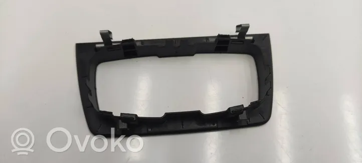 BMW M4 F82 F83 Garniture de console d'éclairage de ciel de toit 9218531