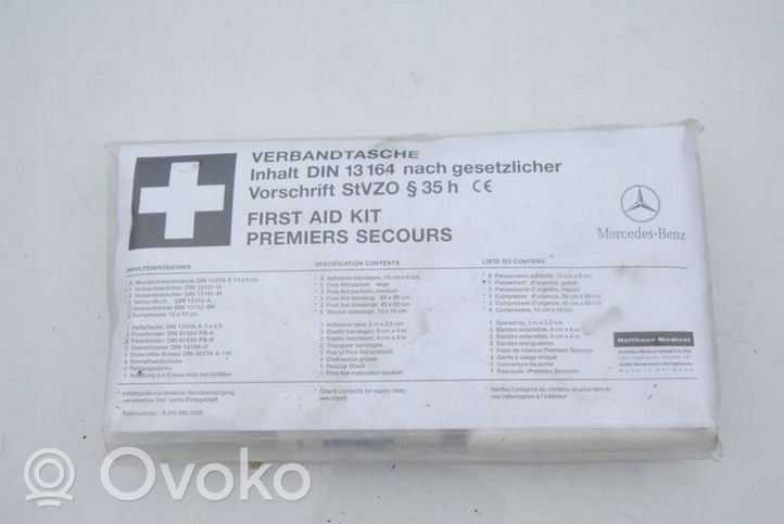 Mercedes-Benz E W210 Kit di pronto soccorso 