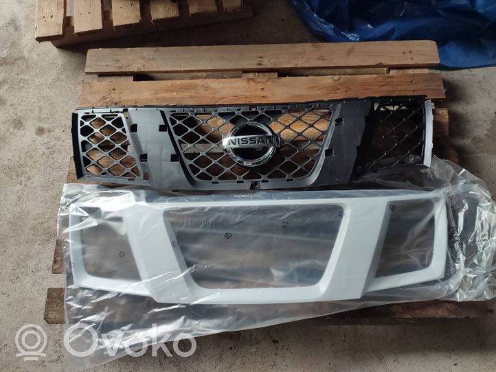 Nissan Navara D40 Grille calandre supérieure de pare-chocs avant 310EB400