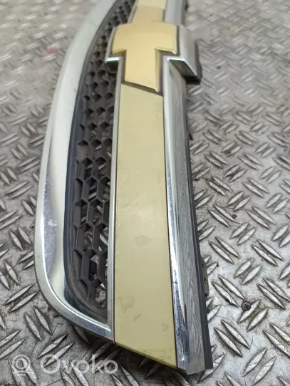 Chevrolet Captiva Grille de calandre avant 