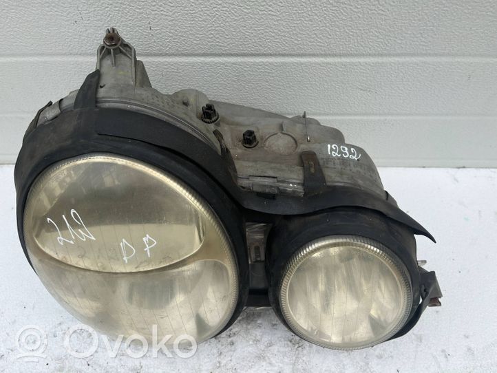 Mercedes-Benz E W210 Lampa przednia 