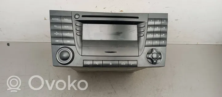 Mercedes-Benz E W211 Unité principale radio / CD / DVD / GPS 2118201079