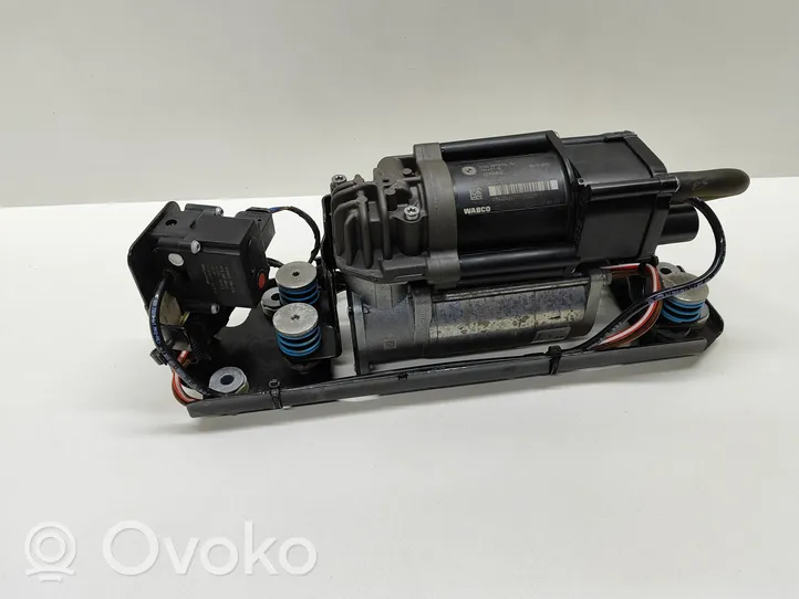 BMW 5 F10 F11 Compresseur / pompe à suspension pneumatique 6875176