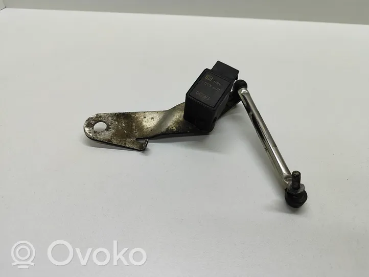 BMW 5 E60 E61 Sensor de nivel del faro delantero/principal 1093697