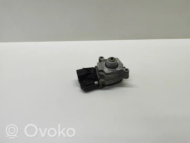 BMW 5 F10 F11 Pavarų dėžės reduktoriaus (razdatkės) varikliukas 7643761