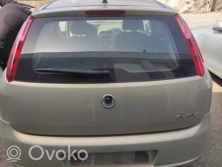 Fiat Grande Punto Takaluukun/tavaratilan kansi 