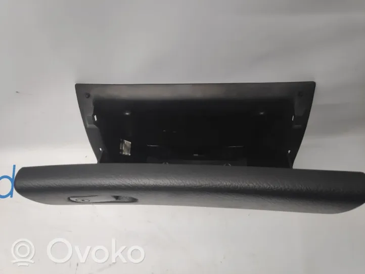 Opel Vectra B Panelės stalčiuko/lentinėlės paklotėlis 