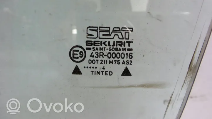 Seat Ibiza II (6k) priekšējo durvju stikls (četrdurvju mašīnai) 