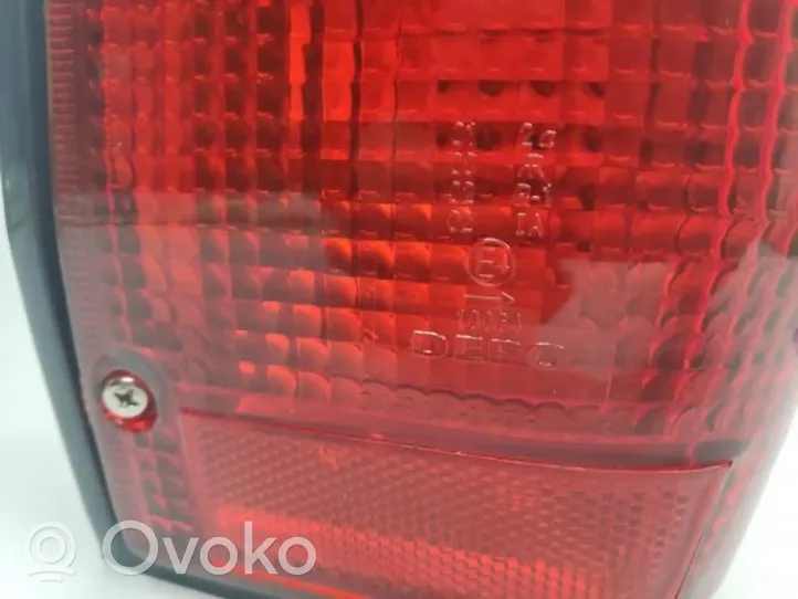 Mitsubishi L200 Lampy tylnej klapy bagażnika 