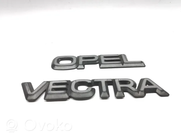 Opel Vectra A Griglia anteriore 