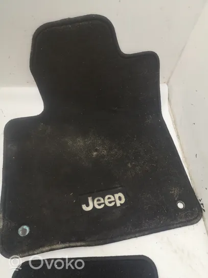 Jeep Cherokee Auton lattiamattosarja 