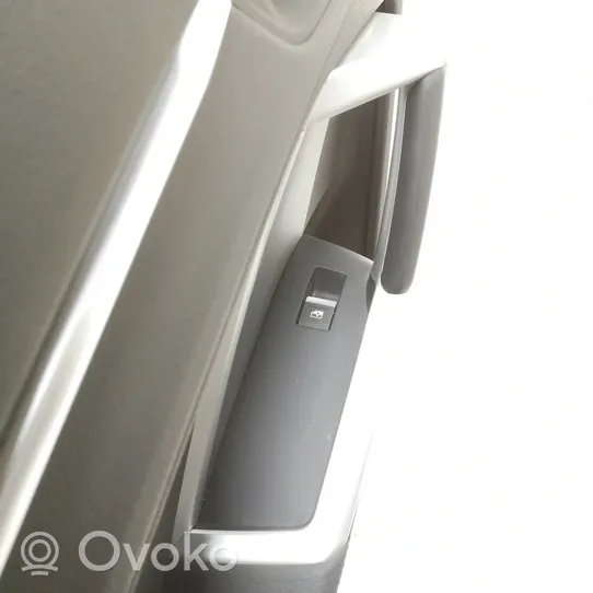 Audi Q3 F3 Takaoven verhoilu 83A971693N