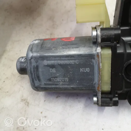 Audi Q3 F3 Priekinis varikliukas langų pakėlėjo 5Q0959802C