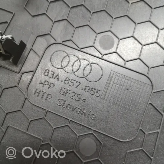 Audi Q3 F3 Garniture d'extrémité latérale du tableau de bord 83A857085