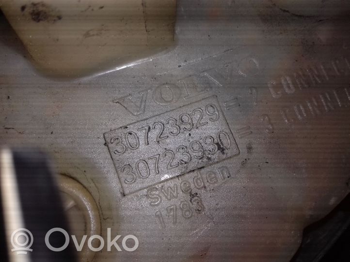Volvo V70 Aušinimo skysčio išsiplėtimo bakelis 