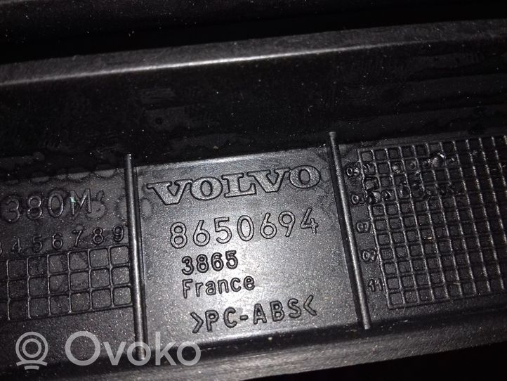Volvo V50 Cadre, panneau d'unité radio / GPS 