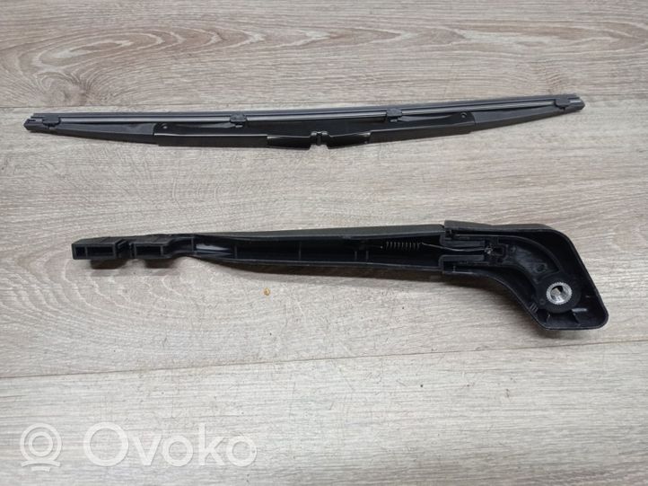 Volvo V70 Rear wiper blade arm 