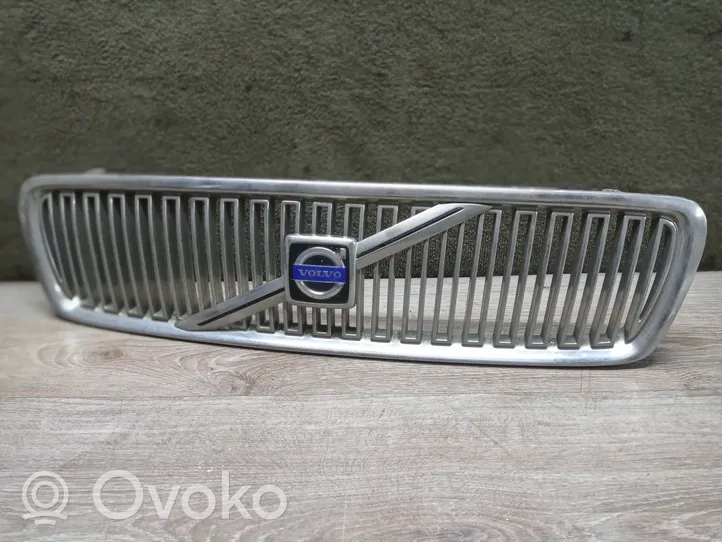 Volvo V70 Grille calandre supérieure de pare-chocs avant 