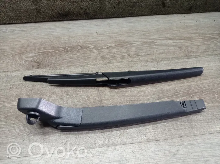 Volvo V70 Rear wiper blade arm 