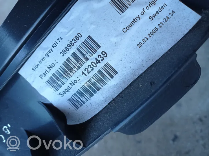 Volvo XC90 Tavaratilan/takakontin alempi sivuverhoilu 1230439